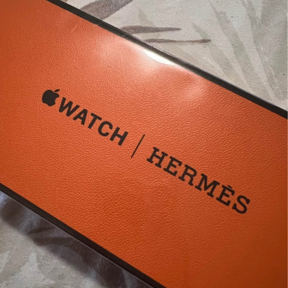 NEW/UNOPENED - apple watch band hermes single tour gris 45mm